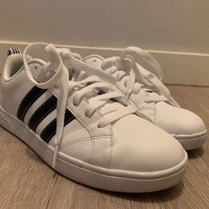 ADIDAS WOMENS SIZE 8 FITS LIKE SIZE 9